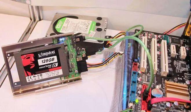 新的笔记本电脑怎么增加盘,怎样给笔记本电脑装固态移动硬盘