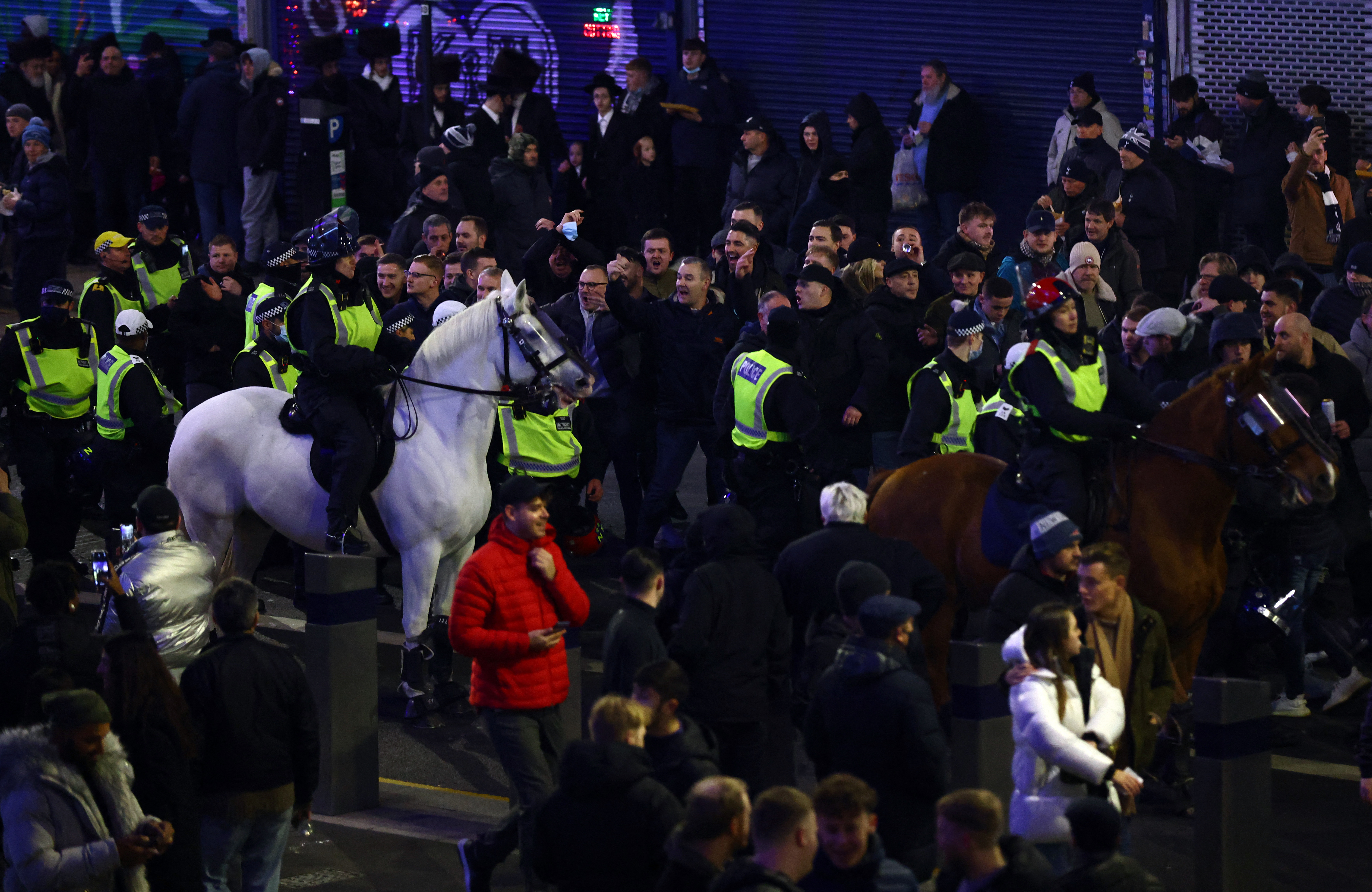 鐑埡鍐茬獊鑻辫秴瑙嗛,瑗挎眽濮嗚仈鐑埡鐞冭糠鍐茬獊