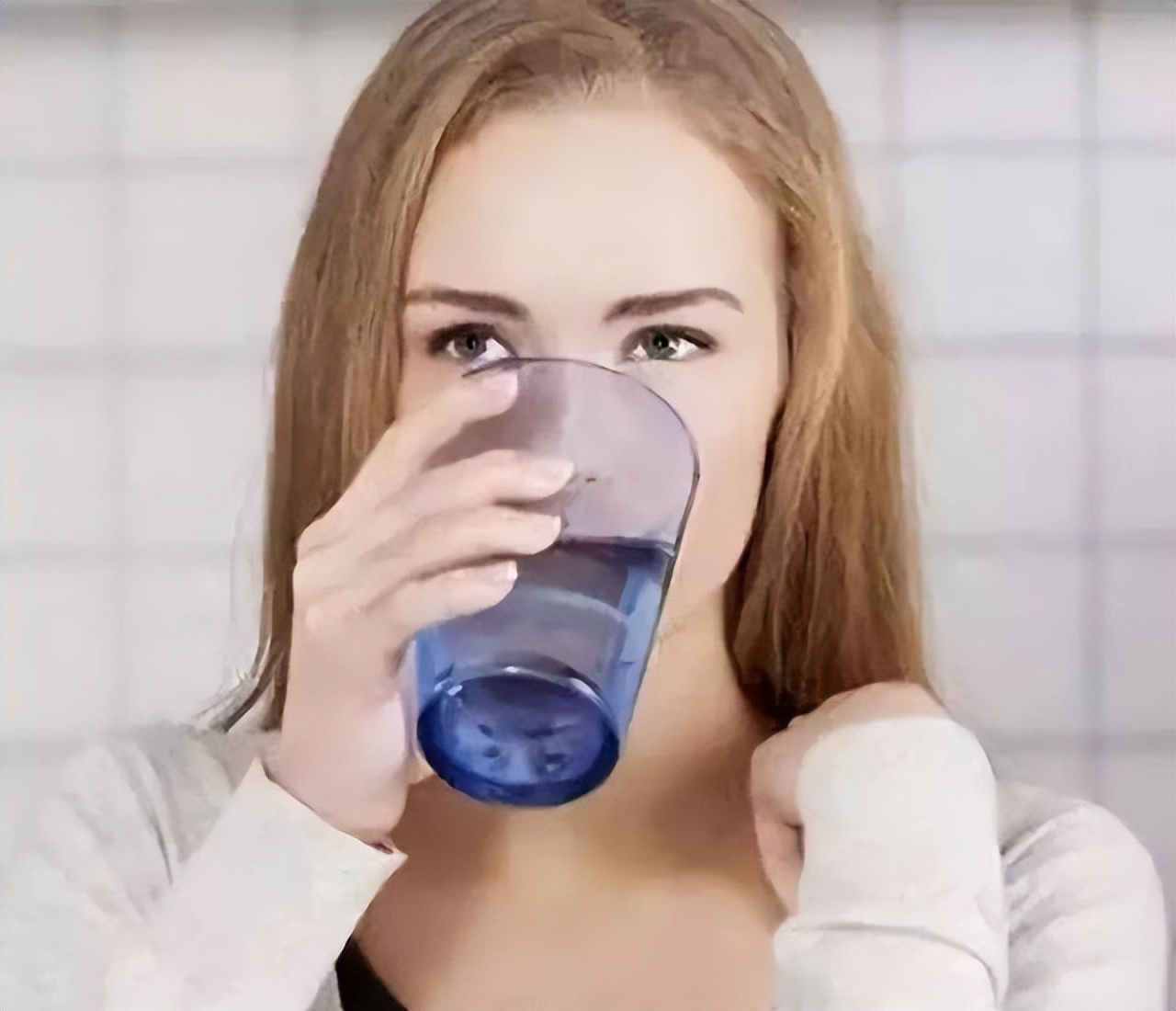 身体五个现象说明盐摄入过多,食盐摄入量少身体会出现哪些症状