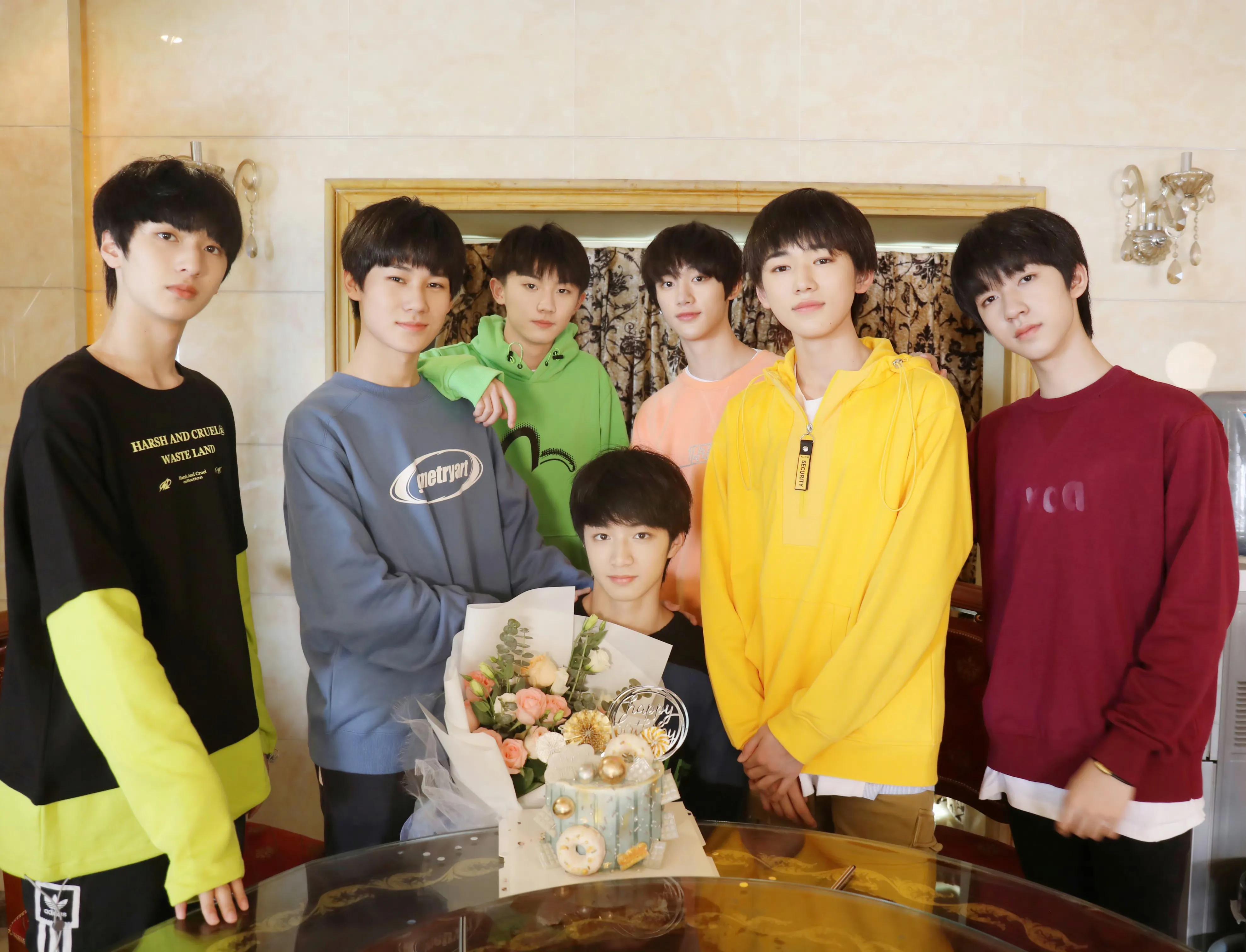 郭敬明和时代少年团合照,时代少年团全员可爱照片合照