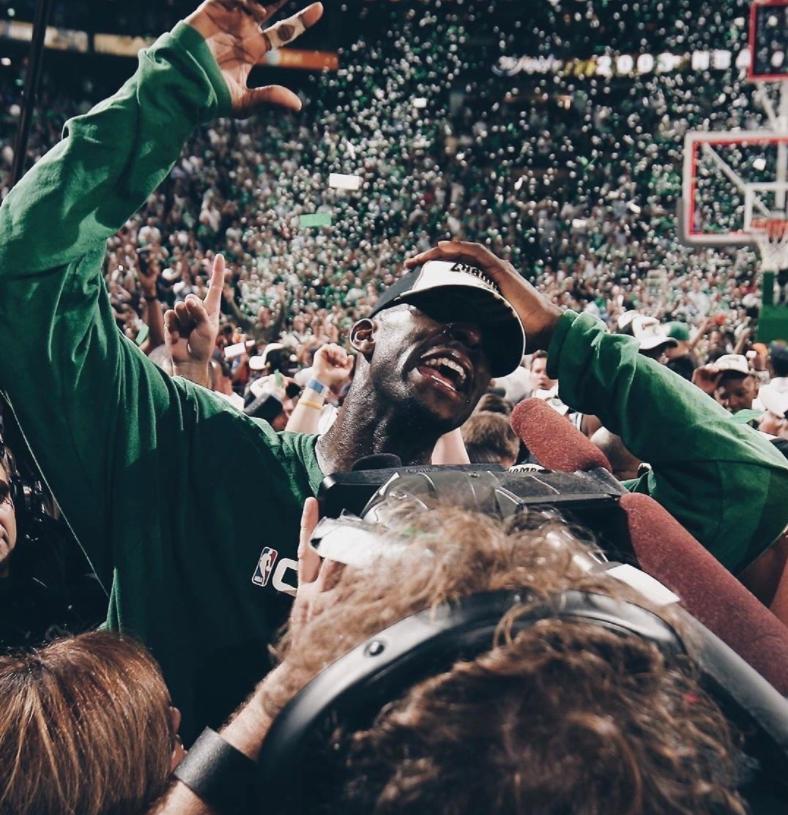 凯尔特人三巨头组队第一年,凯尔特人三巨头抱在一起