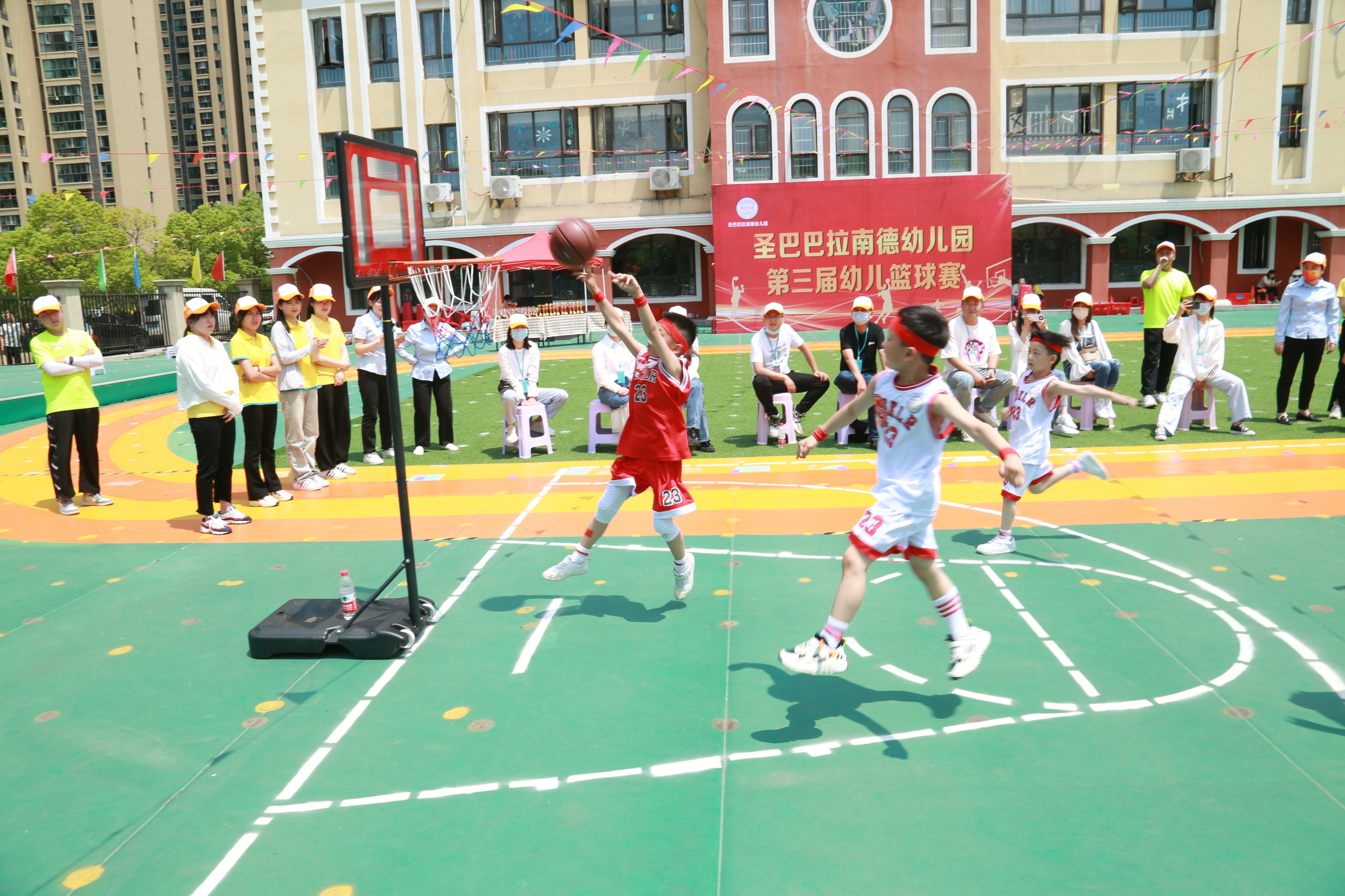 圣巴巴拉里面的篮球比赛,强健体魄小班运动会