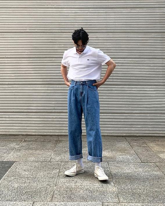 浅蓝色复古牛仔裤秋日搭配,夏日穿牛仔裤应该搭配怎样的鞋子