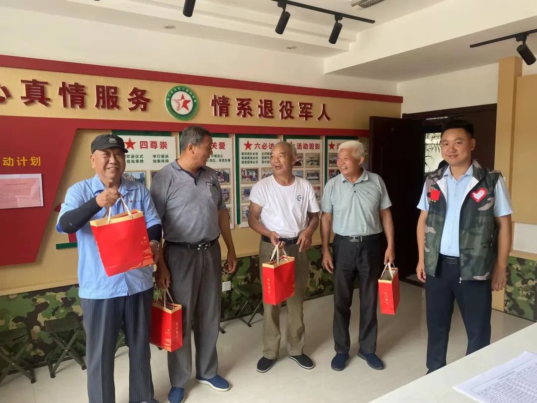 退休不褪色志愿服务暖人心,退役不褪色继续为人民服务