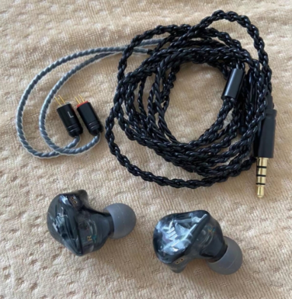 头戴式耳机音质好而且降噪效果好,推荐几款音效很好的头戴式耳机