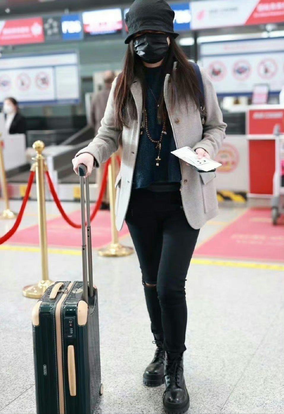 赵薇最新机场消息,赵薇移民法国