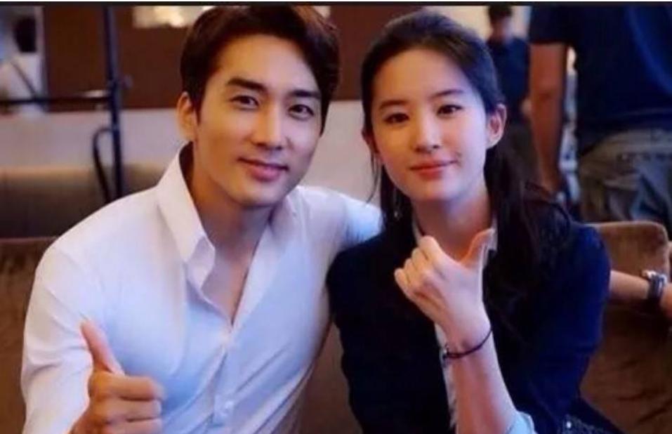 刘亦菲杨采钰比较 (刘亦菲陈金飞杨采钰微博)