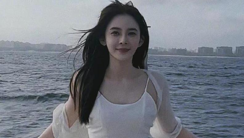 赵樱子红毯假摔视频,赵韩樱子首次回应红毯假摔