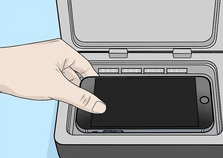 手机屏幕脏了用什么擦干净小妙招,用什么东西给手机屏幕消毒干净