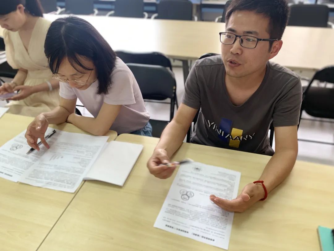 学习英语新课标，把握教学新方向---英语组学习2022版英语新课标