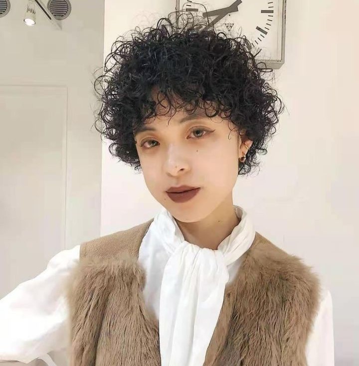 适合发量少的洋气减龄发型,最火的减龄发型适合发量少的