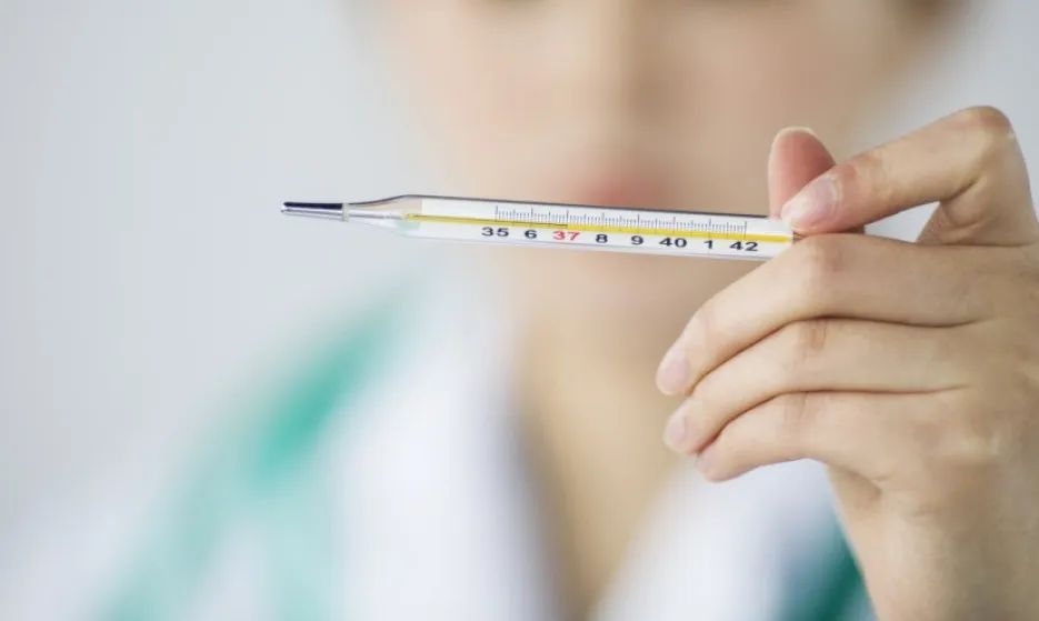 烟火气回来了！​杭州街头数万人喊响新年倒计时【新闻早七点】