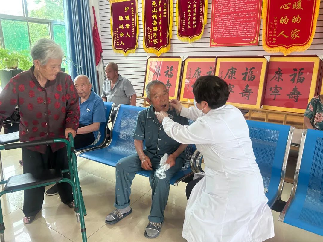 关注口腔健康品味老年幸福——蒲城县中医医院口腔科走进尧山镇养老院开展健康义诊活动