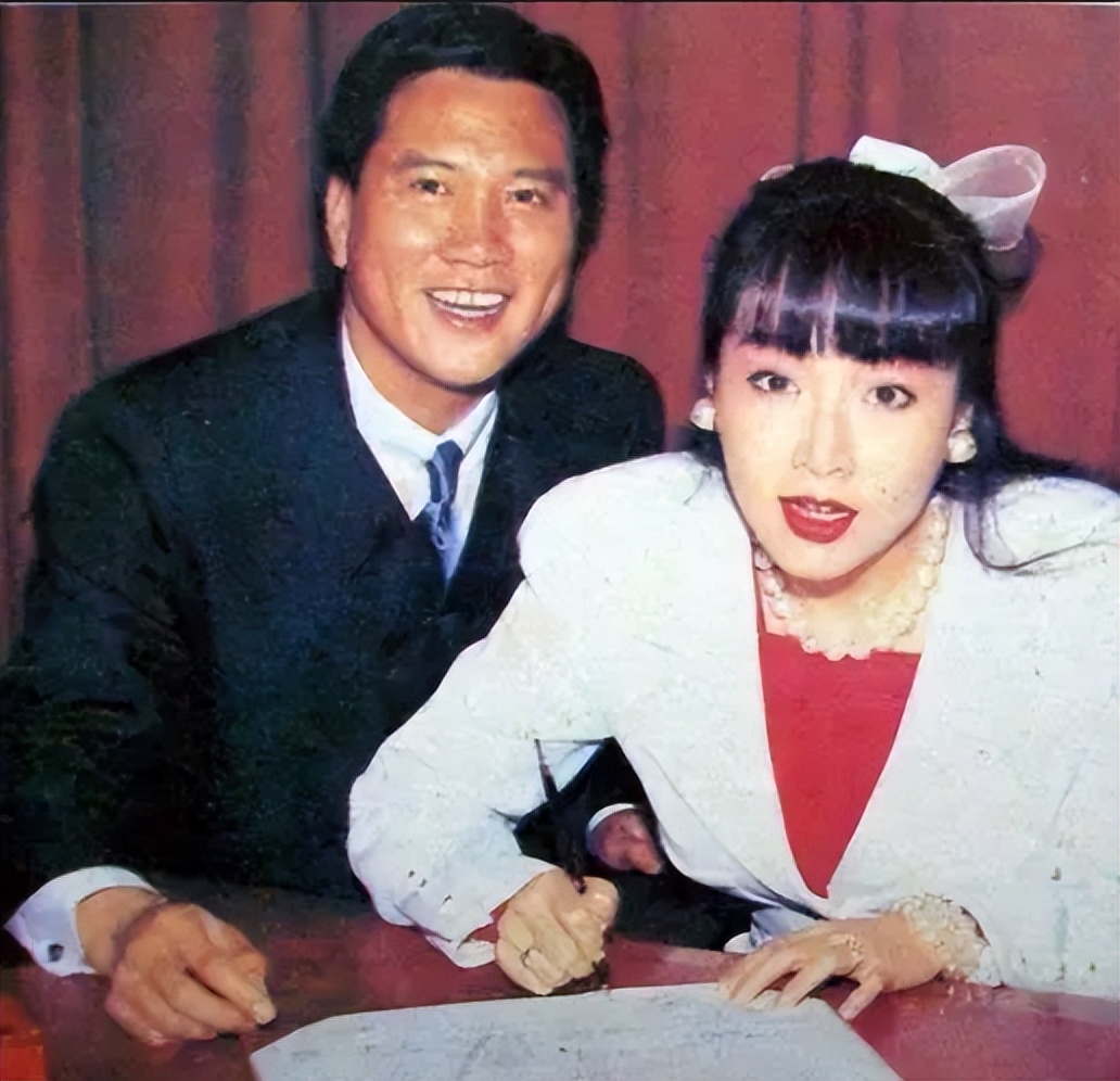 万梓良前妻恬妞与恬妮关系,恬妮和万梓良生有孩子吗