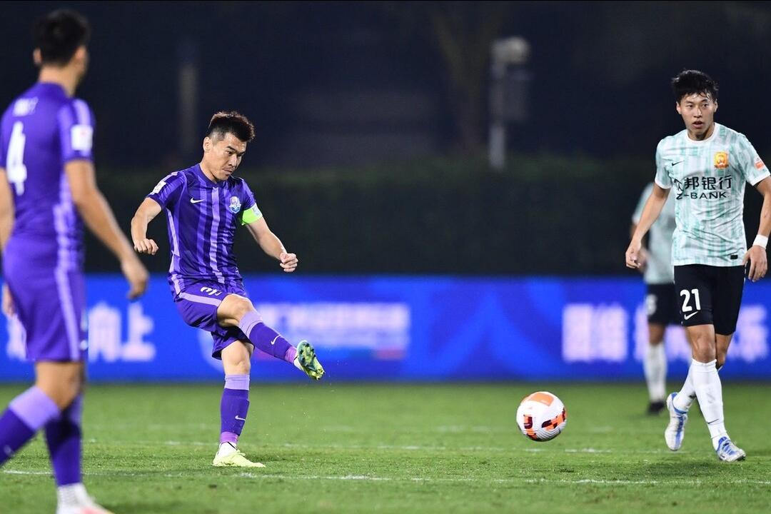 王秋明感受国足氛围期待展现自我,王秋明泰达足球场讲话