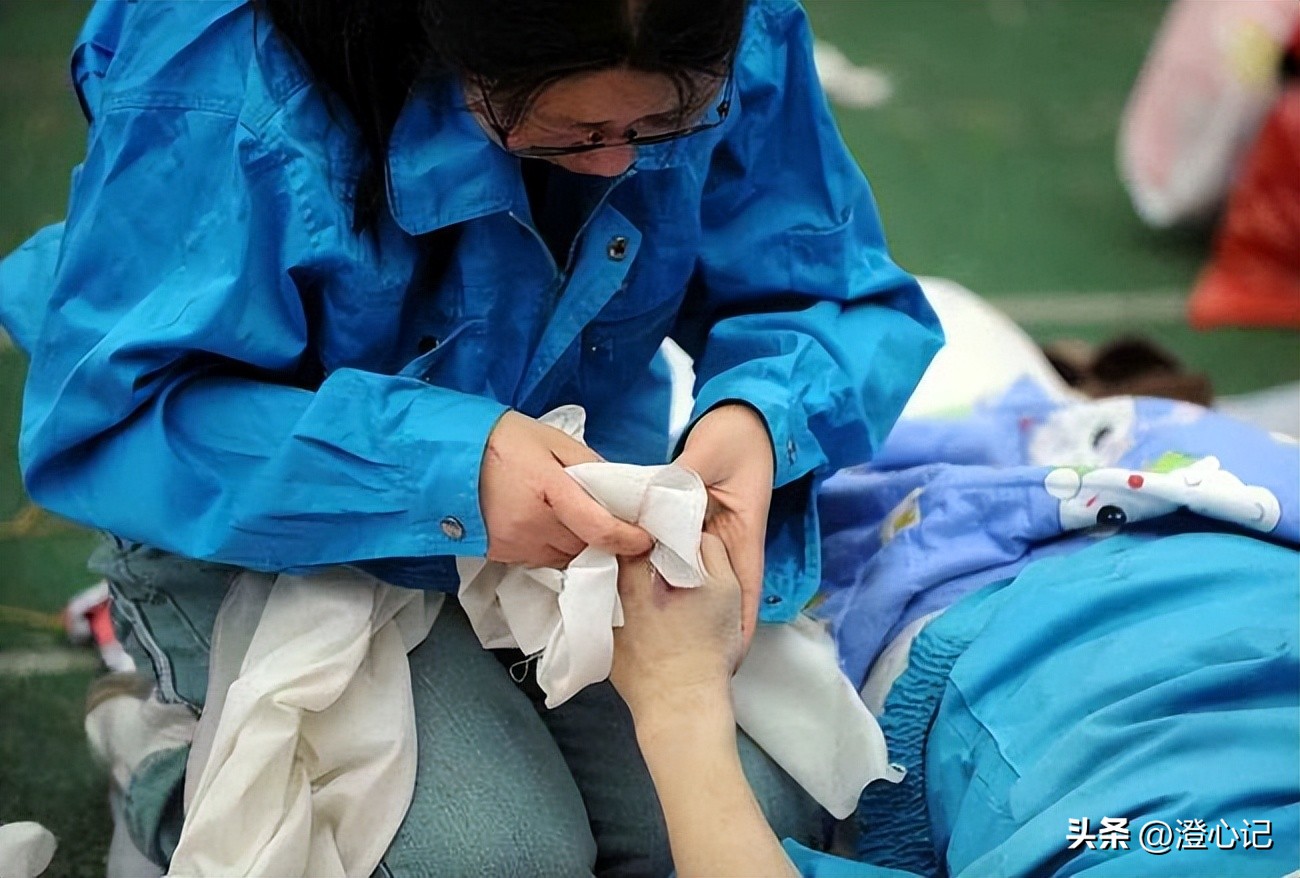 汶川大地震亲历者北京,汶川大地震亲历型记者报道