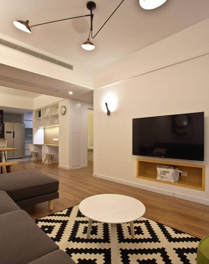 电视挂墙好，还是放电视柜上好？其实二者的区别很大，大家要注意