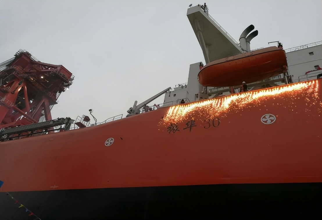 从被西方*锁封**到垄断美国90%市场,登顶世界第一,振华重工凭啥?