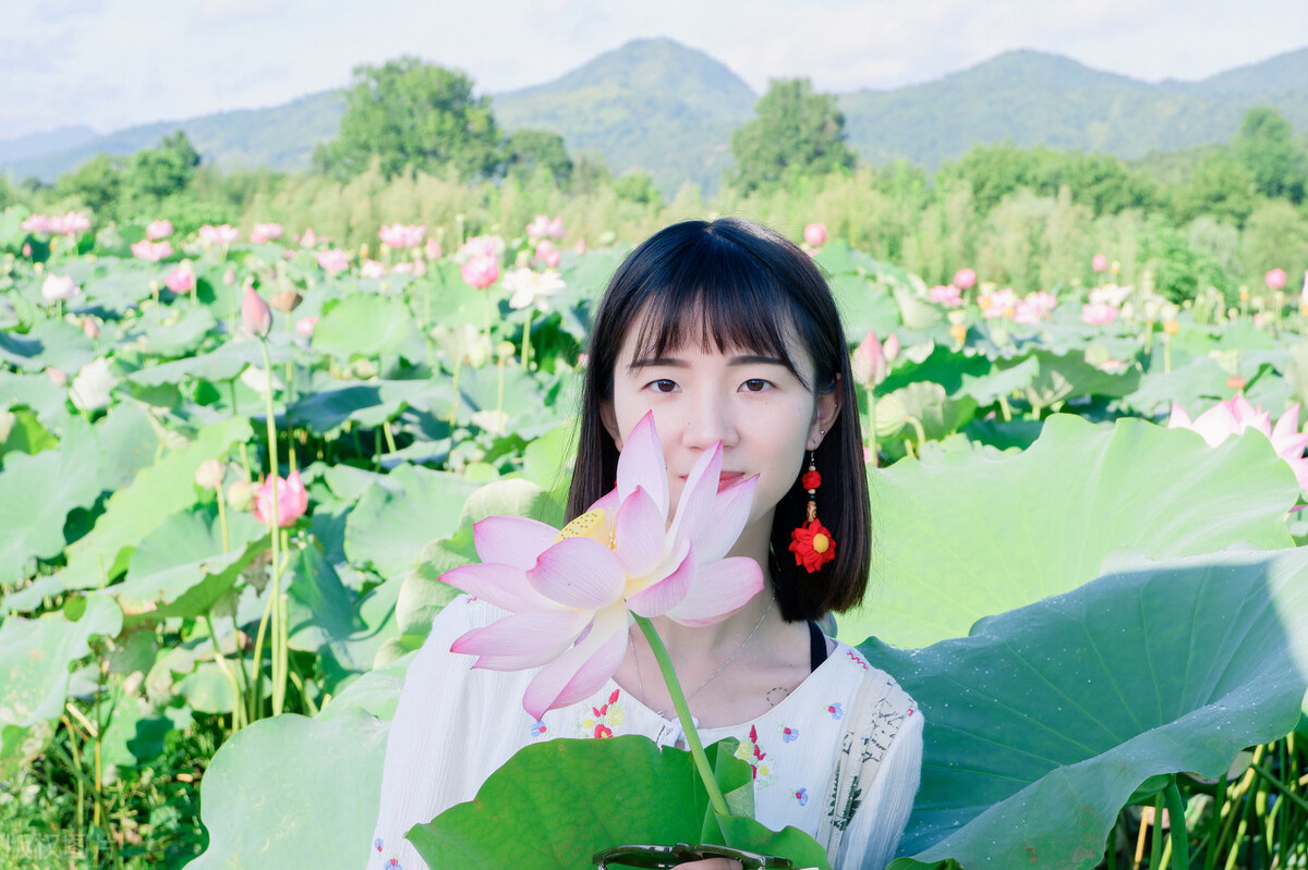 寻一首咏荷七绝,七绝·咏荷