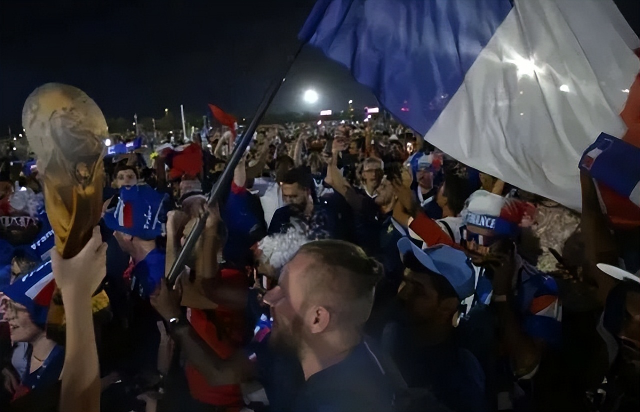 5万对6千！决赛球迷差别太大，冠军归属有可能被球*情迷**绪左右？