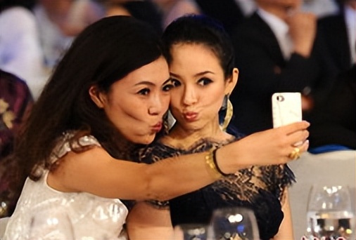 人走茶凉苏芒：封杀唐嫣被章子怡踹掉，毁伊能静婚礼被洪晃暗讽