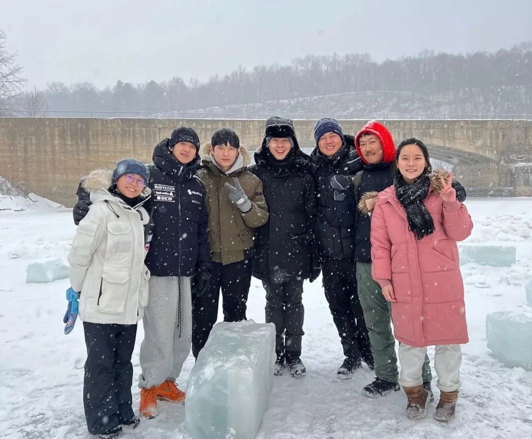刘昊然和周冬雨戛纳燃冬采访,周冬雨刘昊然新电影杀青