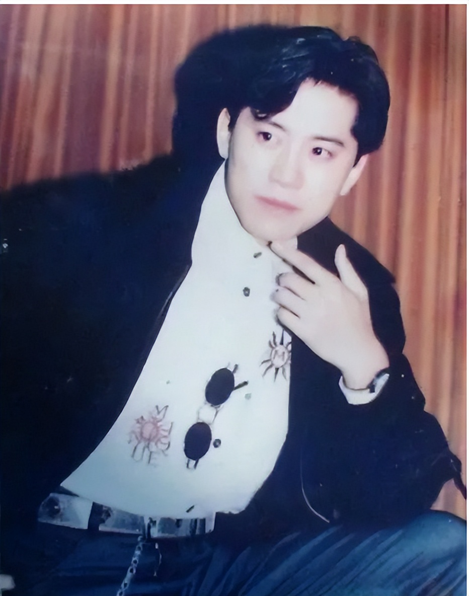 涛声不再的情歌王子：因情歌爆红、因丑闻沉寂，53岁跑商演被批丑