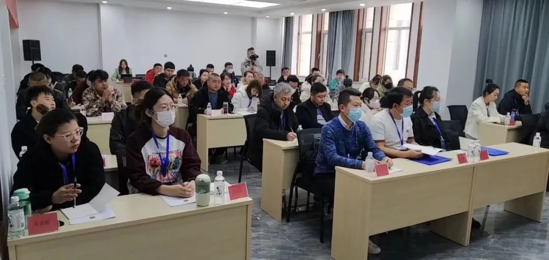 内蒙古青年创业就业技能提升培训班（文创产品设计）在五原县开班