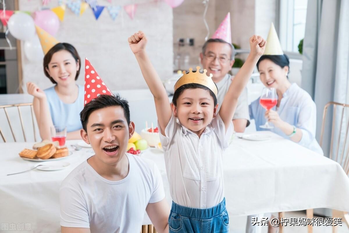 “姑姑手伸太长，夹着我家肉了！”侄子童言无忌让全家人都轻松了