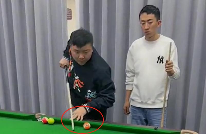小伙自创台球杆法挑战丁俊晖,仙人杆法挑战丁俊晖原视频