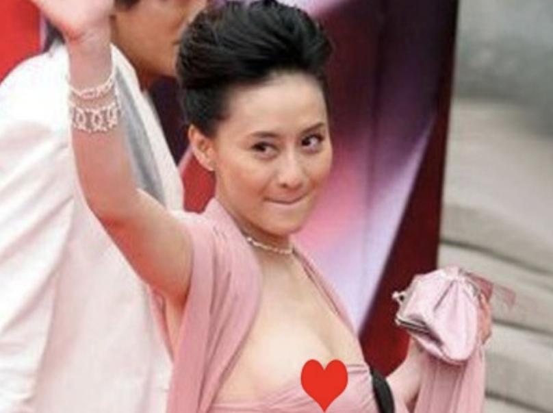 女明星红毯“尬历史”，一个比一个社死，恨不得没人认识她们