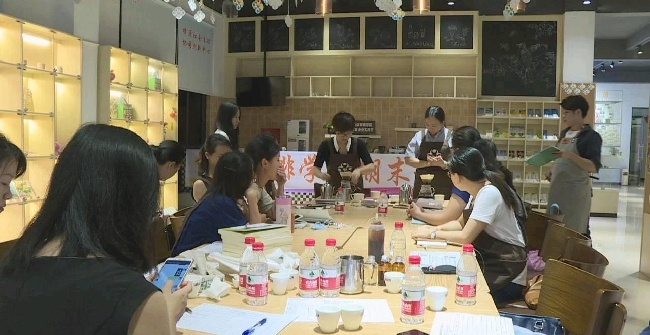 燃情十四载，奉献公益天地