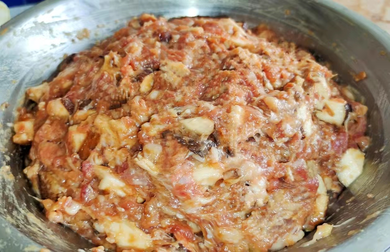 调肉馅不加水可以吗,正确调肉馅不柴的做法