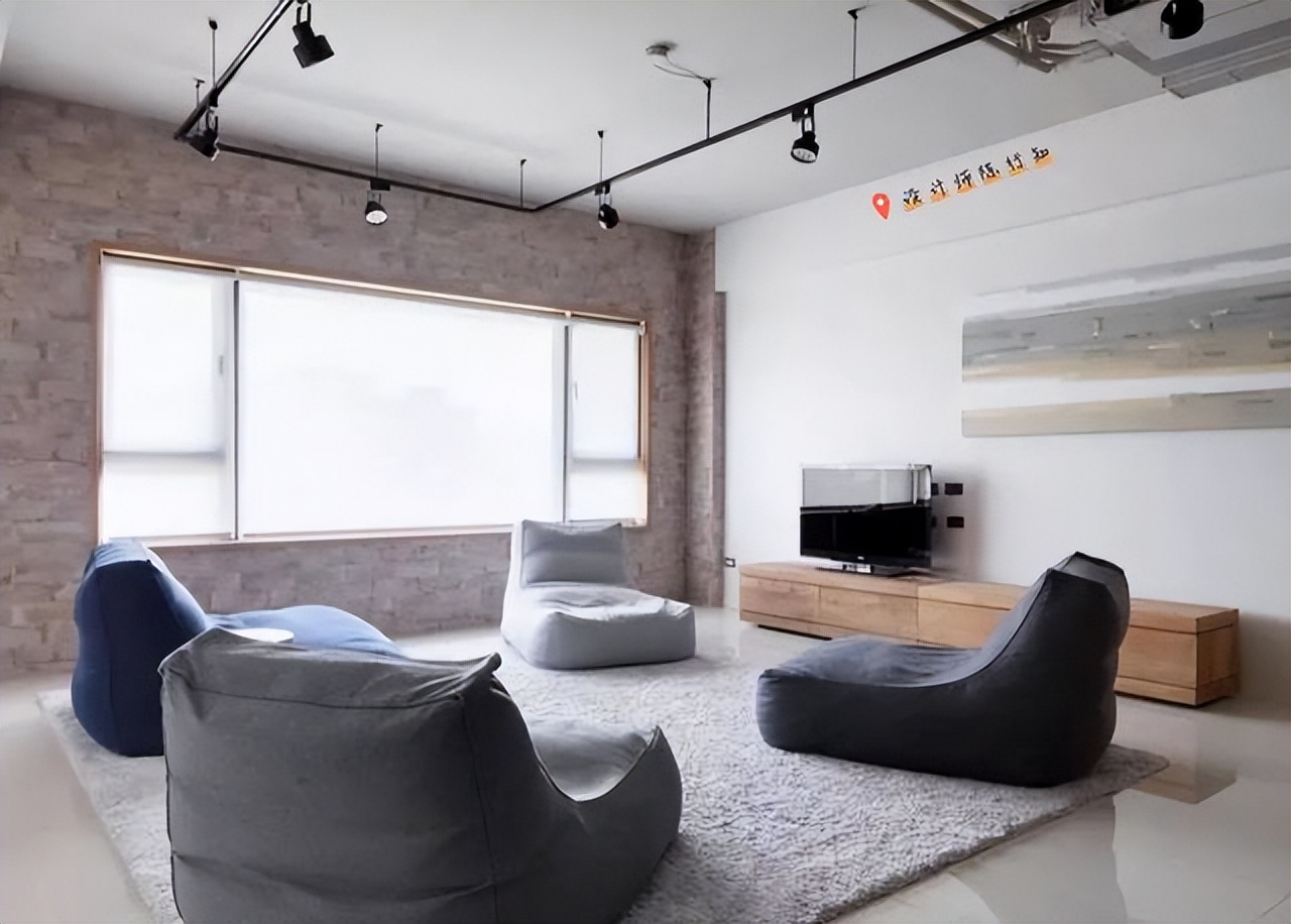 房子还没装修的客厅有必要装吗,再买房买精装房