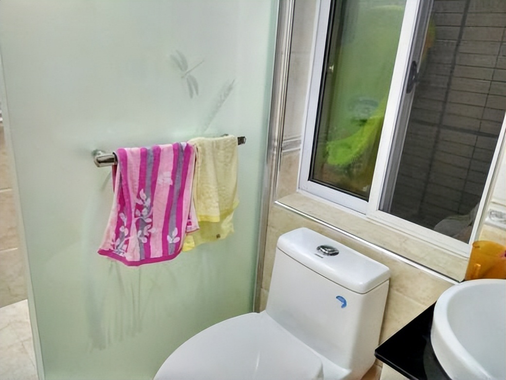 小户型房子适合装马桶还是蹲坑,现在装修房子建议用马桶还是蹲坑