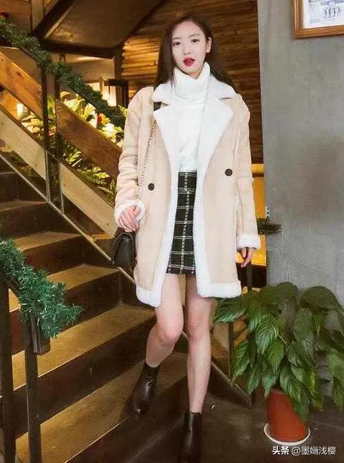 韩国街拍冬天穿衣搭配呢子大衣,韩国街拍穿搭最新呢子大衣