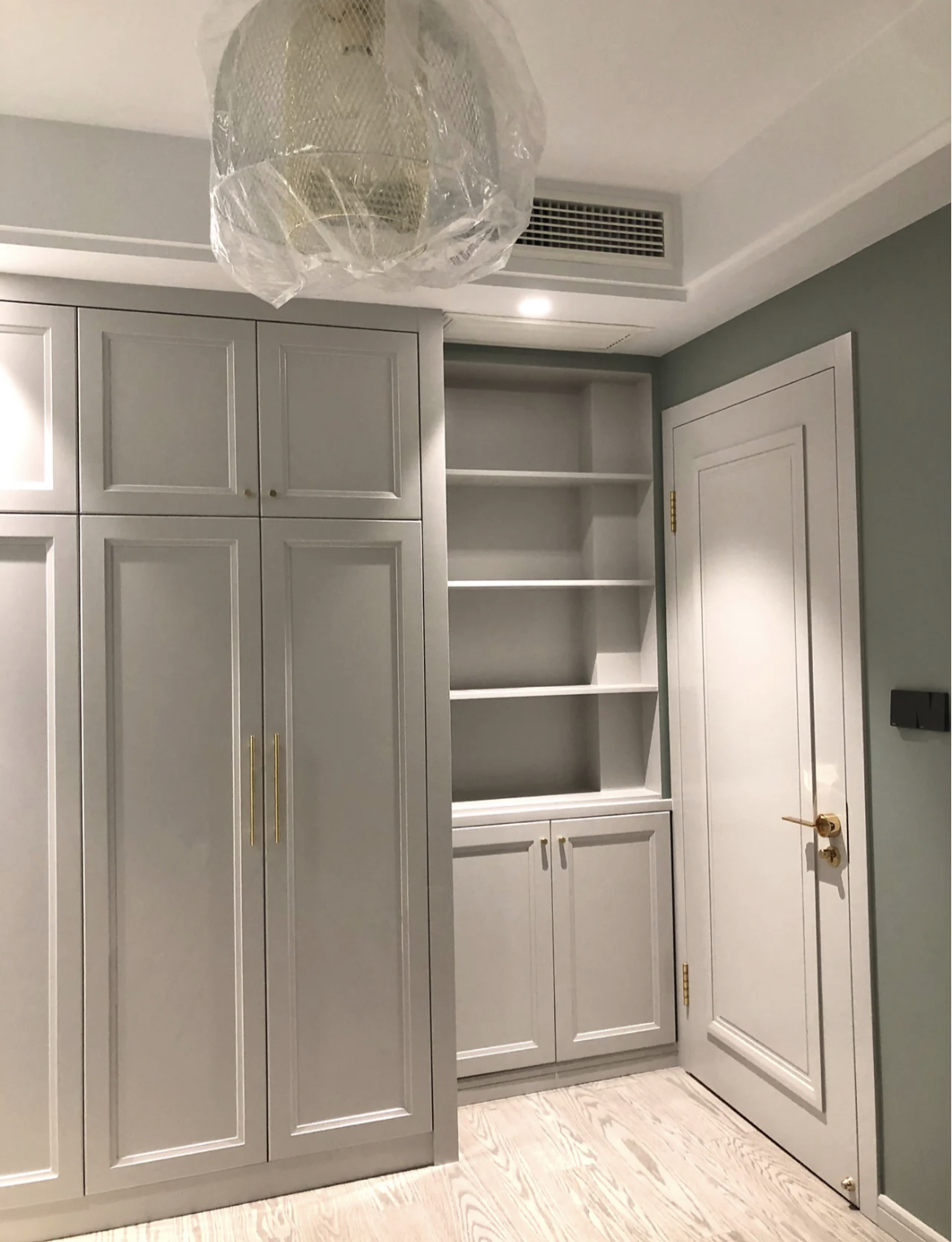 还好当初没放弃，给家里硬挤出15cm窄柜，入住后用处太大了