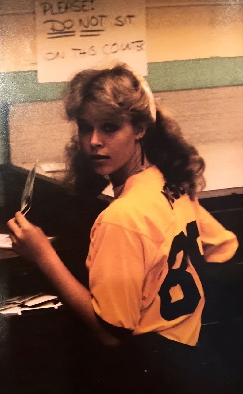 轰动全美！6岁女孩被后爸绑走性侵，被逼结婚沦为脱衣舞娘惨死