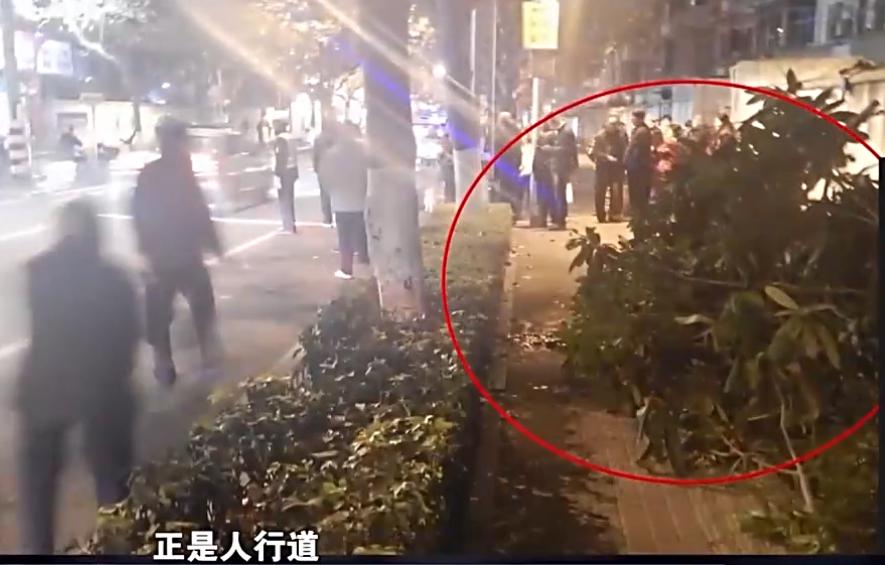 15岁男孩偷开母亲奔驰撞死人逃逸,16岁少年偷开家里汽车撞死人