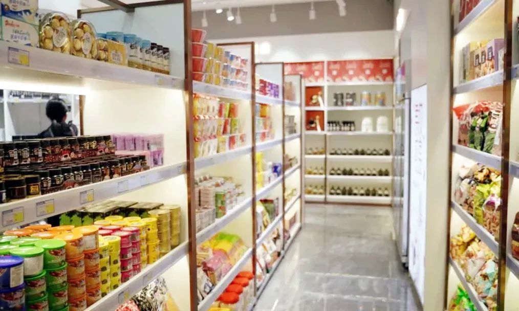 火车站卖高价商品合理吗,进口超市的化妆品为什么那么便宜