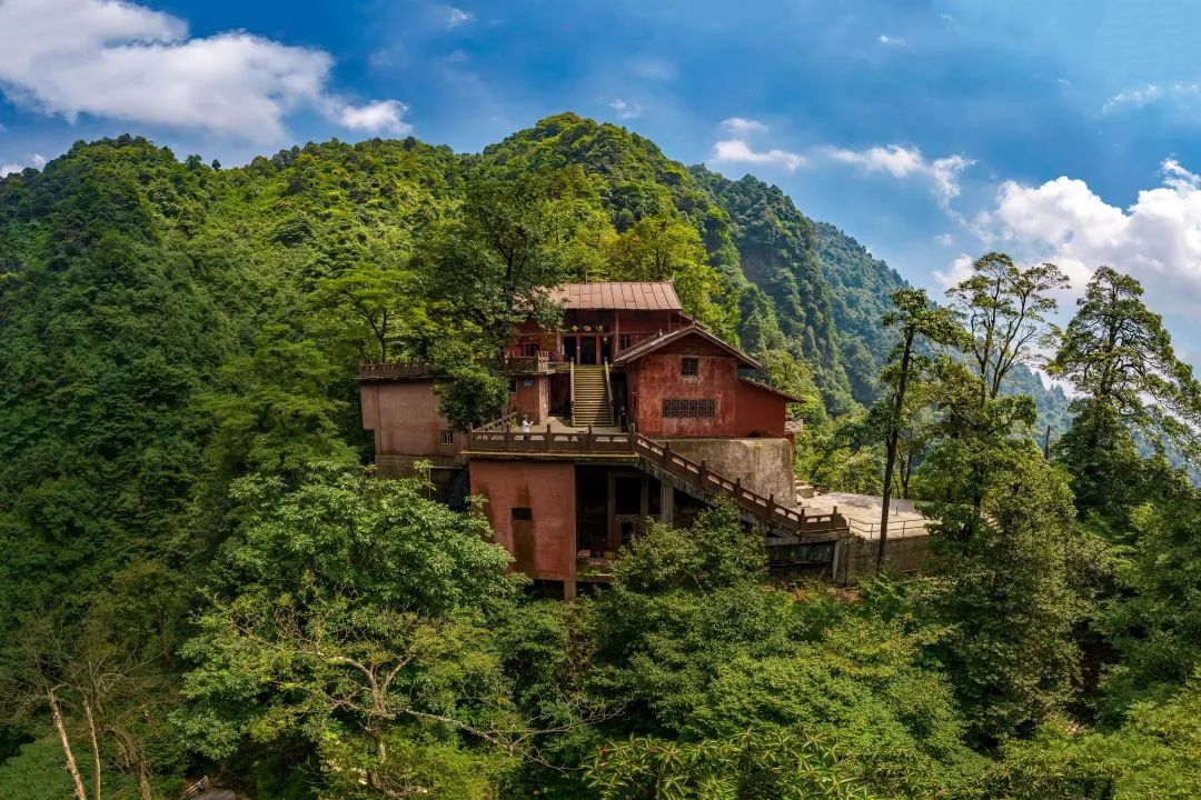 峨眉山毕业旅行主题,大学生独游峨眉山