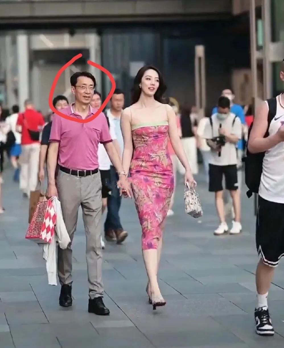 中石油牵手门事件处理方式,中石油老总牵手事件最终结果