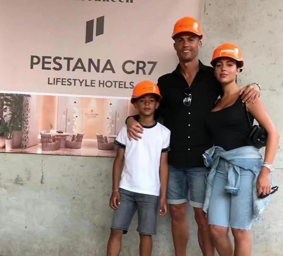 c罗有几个孩子继承了足球天赋,c罗儿子继承足球