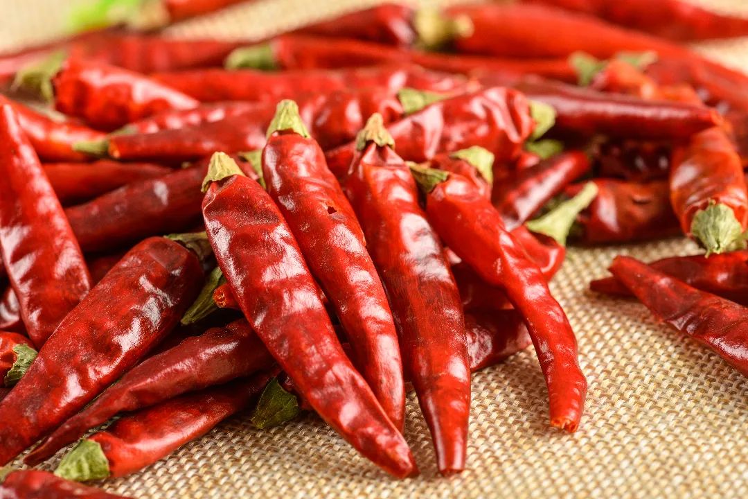 “颐”起辟谣！这些关于新冠的消息都是假的！