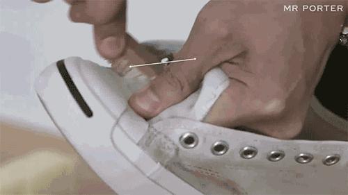 小白鞋有点大有什么小妙招,小白鞋怎么变小黑鞋