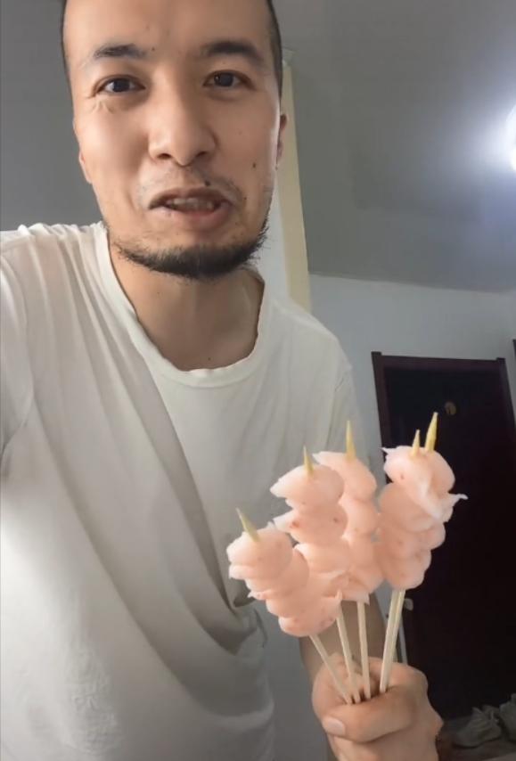 奶茶里没有奶，虾仁里没有虾，东北绝命毒师公开打假，一夜爆火