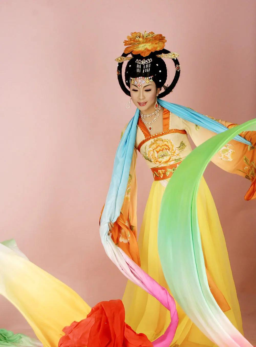 李玉刚经历过哪些事,李玉刚经历了什么