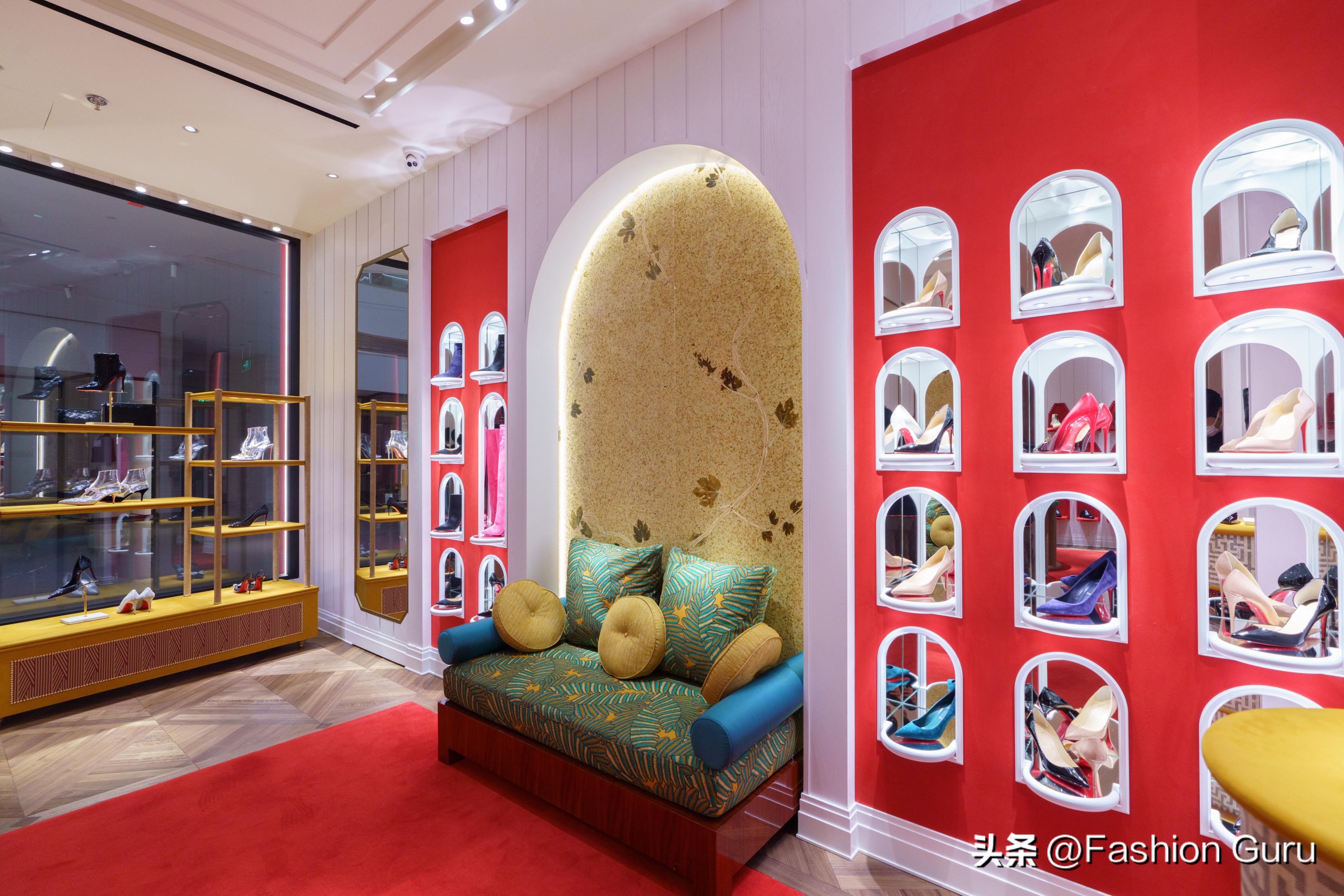christianlouboutin路铂廷门店,路铂廷christianlouboutin算顶奢吗