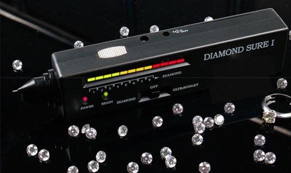 莫桑石和钻石普通人能分辨出来吗,人造钻石和莫桑石的区别