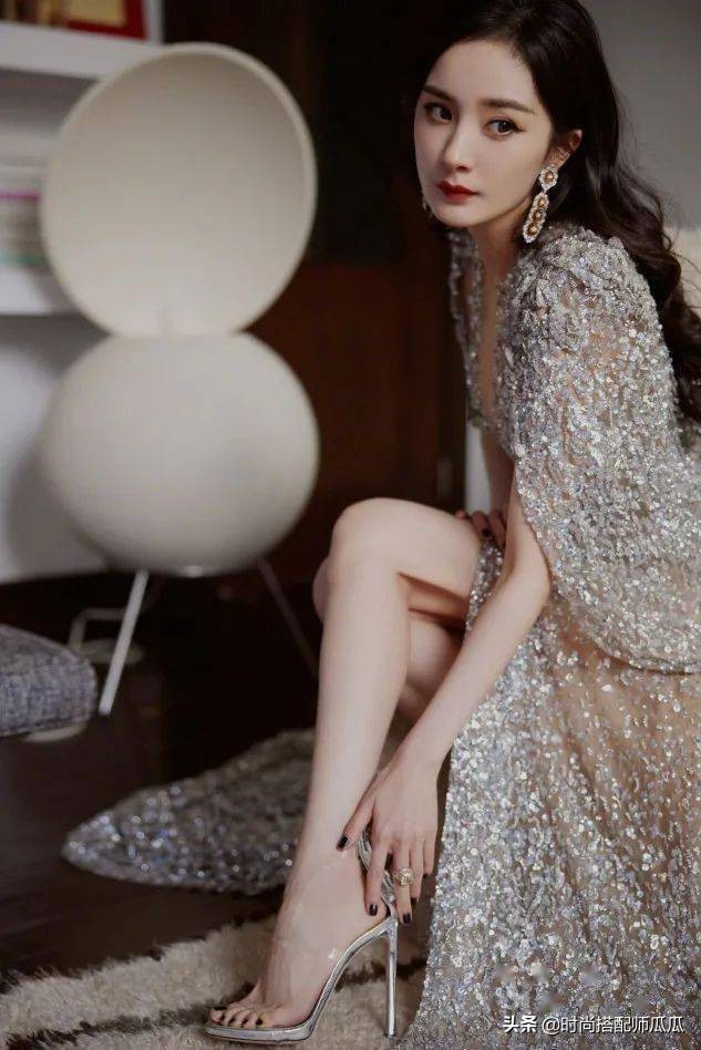 奔四奔五穿什么裙子好看,奔四奔五女人穿西服好看吗